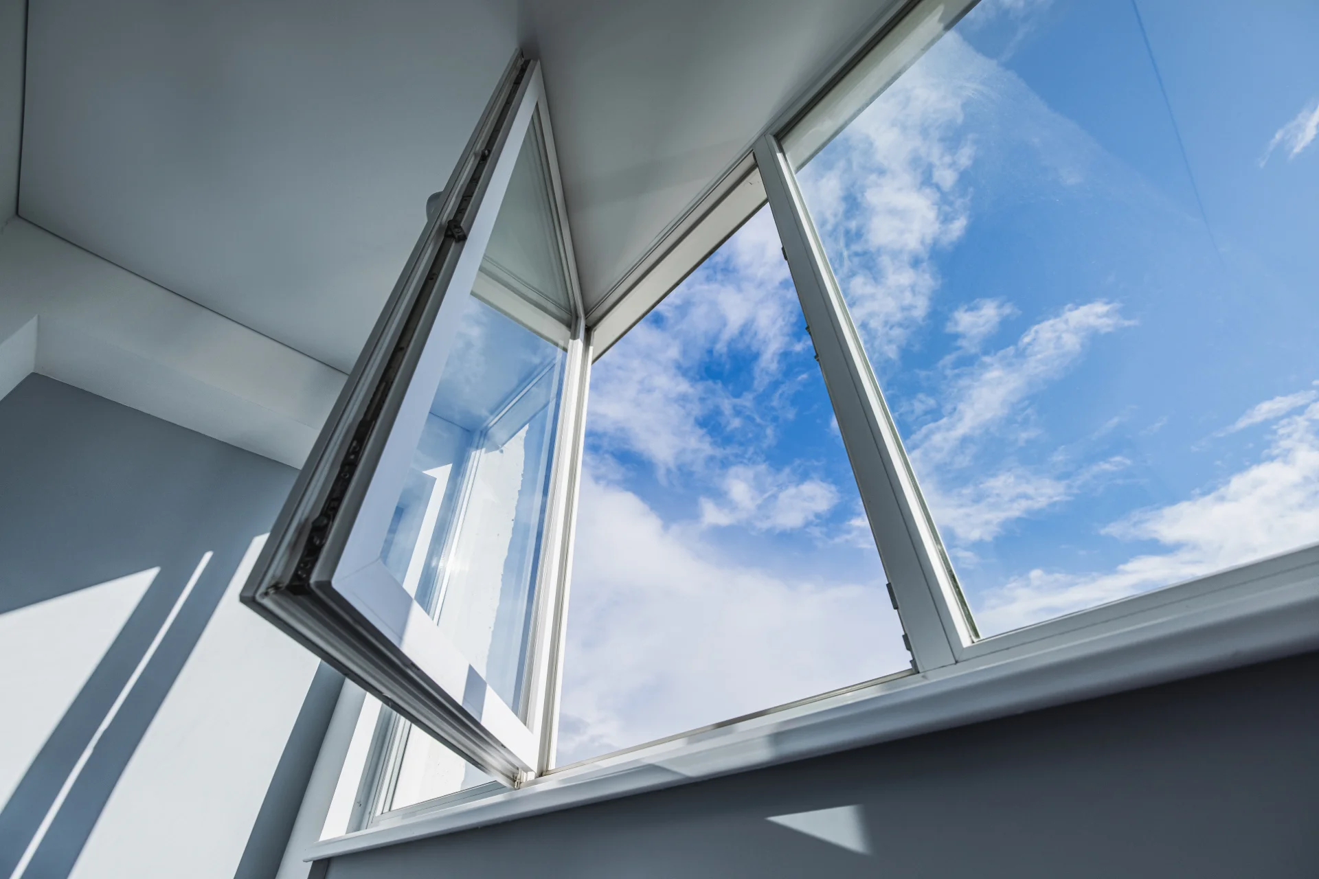 VLX 80 Casement Window in Jacksonville, FL | Lightwell Windows Jacksonville - detail 1
